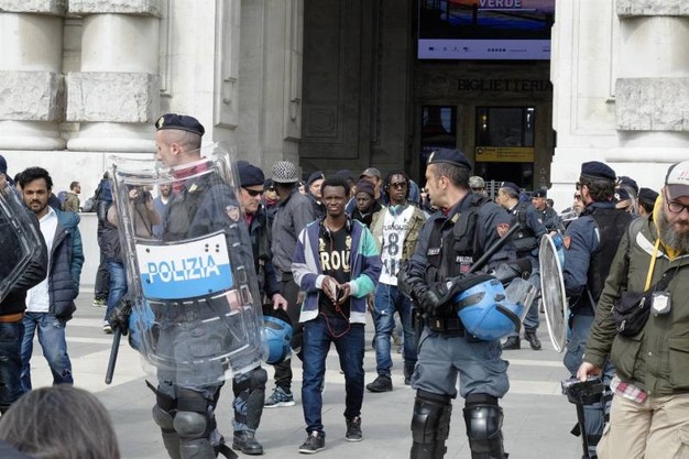 Polizia Migranti Milano